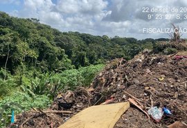 Multa de R$ 200 mil é aplicada em área usada como lixão irregular em Barra de Santo Antônio