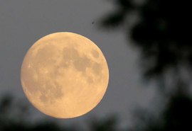 Eclipse da lunar mais longo do século acontece hoje; próximo só em 2100