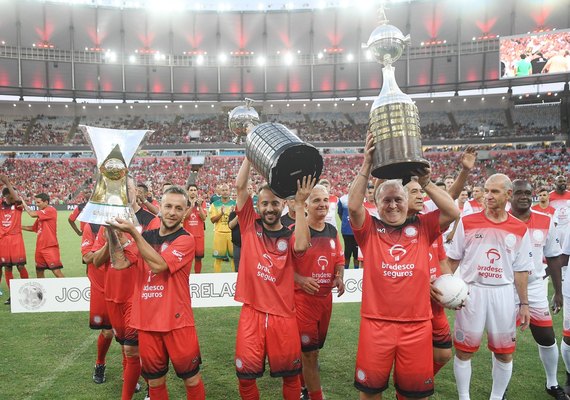 Jogo da Estrelas de Zico celebra títulos da Taça Libertadores do Flamengo