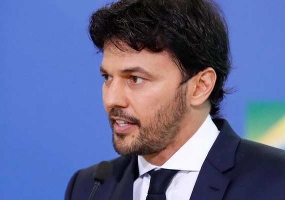 Marido de Patrícia Abravanel e Vorcaro organizam Festa com estrangeiras
