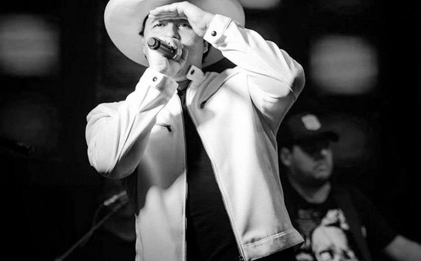 Aleksandro, da dupla com Conrado, morre em acidente de ônibus