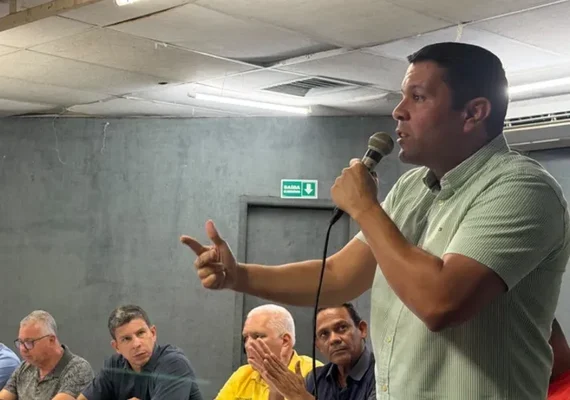 Rodrigo chega a acordo com servidores de Maceió: reajuste será de 6%