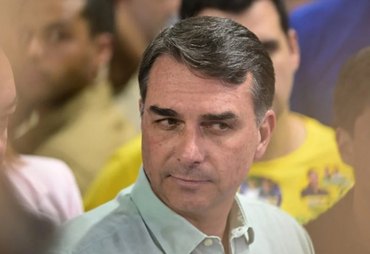 Empresa de Flávio Bolsonaro faturou R$ 14 milhões durante o mandato