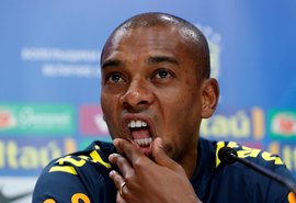Após o jogo: Fernandinho é alvo de ofensas racistas nas redes sociais
