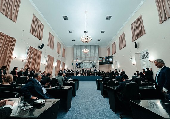 Aprovado projeto que exige certidão de antecedentes para quem trabalha com público infantojuvenil