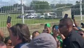 Bolsonaro desembarca no Aeroporto Zumbi dos Palmares para agenda em Maceió