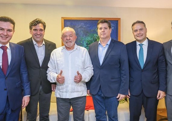 Em encontro com Lula, Renan Filho discute alinhamento do MDB no novo governo