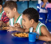 Cooperativas assinam contratos para fornecer alimentos à merenda escolar em Maceió