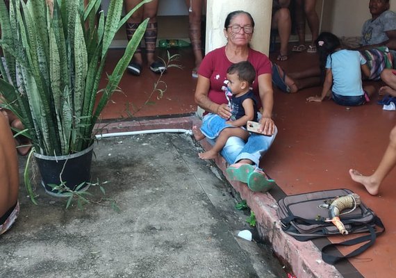 Comunidade indígena Karapotó faz protesto na sede da Funai em Maceió