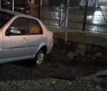 VÍDEO: cratera abre e carro afunda em Maceió; veja