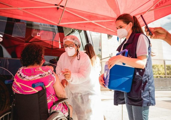 Ônibus da vacina chega à Santa Lúcia neste sábado (12)