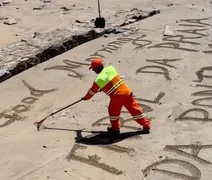 Gari viraliza ao escrever mensagens na areia da Praia de Ponta Verde