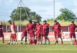 CRB treina para enfrentar Ponte Preta com indefinição na lateral-esquerda