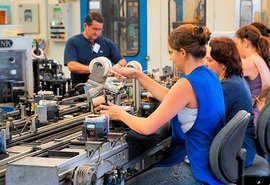 Setor de serviços responde por mais de 50% dos empregos formais no Brasil