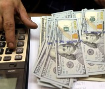 Dólar fecha em leve alta após Fed publicar documento sobre juros