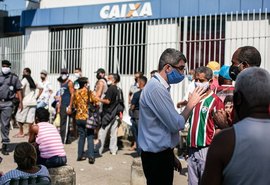 Bolsonaro deve anunciar mais duas parcelas de R$ 600 nesta terça