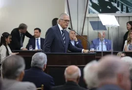 Trajetória reconhecida: Téo Vilela recebe a Comenda Tavares Bastos