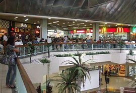 Shoppings e bares esperam reabrir no próximo final de semana