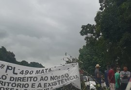 Indígenas voltam a protestar e bloqueiam trecho da BR-101 em Joaquim Gomes