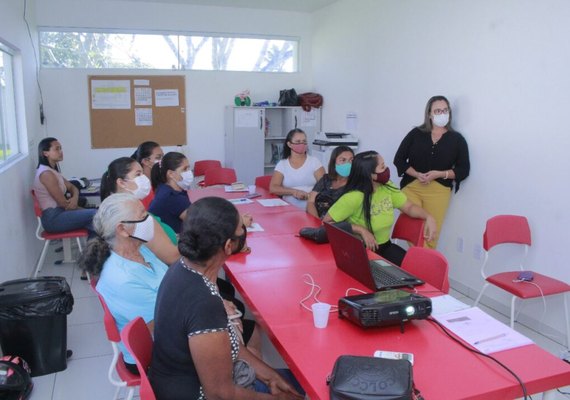 Prefeitura e Sebrae orientam agricultoras sobre manipulação de alimentos