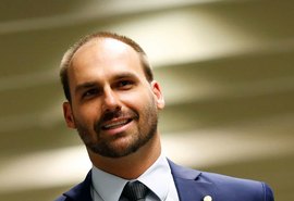 Todos nós fomos eleitos com a ajuda do presidente, diz Eduardo