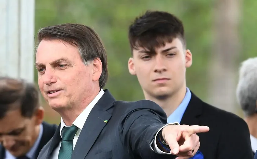 À PF empresário diz que pagou reforma de imóvel de filho de Bolsonaro