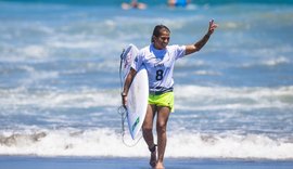 Atletas brasileiros se classificam para as quartas de finais de surfe