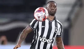 Botafogo rescinde contrato com o zagueiro angolano Bastos