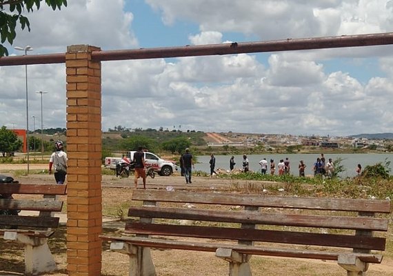 Cadáver é encontrado boiando em lago na área urbana de Arapiraca