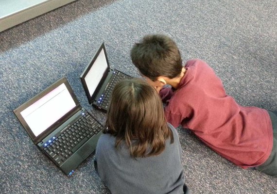 Criança x Internet: descubra o que seu filho procura quando está online