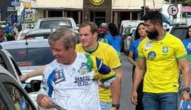 Cabo Bebeto e Fábio Costa iniciam semana com adesivaço nos sinais do Farol
