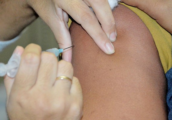 Sesau emite Nota Técnica para orientar vacinação de crianças e adolescentes com a CoronaVac