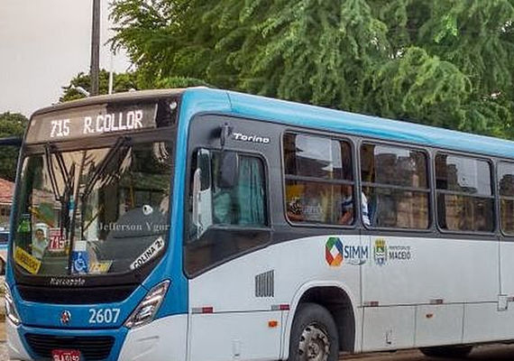 Após liberação da via, frota de ônibus volta a circular normalmente em Fernão Velho