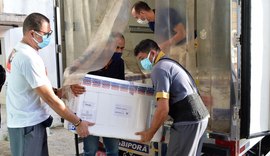 Governo de AL distribui mais de 50.000 doses de imunizantes contra Covid-19 neste final de semana