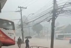 Mulher é resgatada em Petrópolis após ser levada por correnteza; veja vídeo