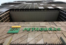 Petrobras desmente Bolsonaro e nega antecipação de anuncio para reajuste nos combustíveis este mês