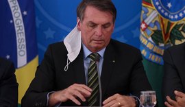 Bolsonaro afirma não se sentir pressionado por outros países iniciarem vacinação