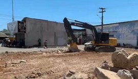 Prefeitura de Maceió inicia demolição de terminal de ônibus na Levada para obras do novo Mercado da Produção
