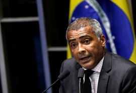 Romário lança PL que proíbe punição a atletas por manifestação política