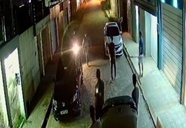 VÍDEO: Câmera de segurança registra homem sendo assassinado a tiros em Arapiraca
