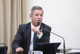 Deputado cobra ao governo PL da correção do desconto dos aposentados