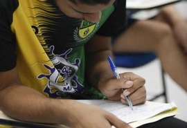 Manutenção de datas do exame expõe desigualdades entre estudantes