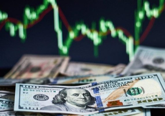 Dólar sobe para R$ 5,43 e inicia semana em alta
