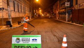 Rua do Sol, no Centro de Maceió, recebe obras de pavimentação