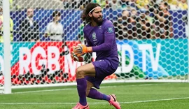 Liverpool avalia situação de Alisson em meio a sondagens internacionais