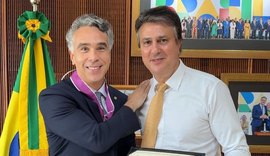 Rafael Brito recebe a maior honraria da educação brasileira