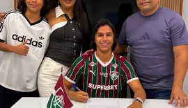 Fluminense renova contrato com joia alagoana