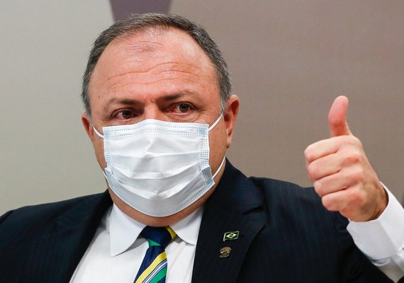 Exército decide não punir Pazuello por participação em ato político com Bolsonaro