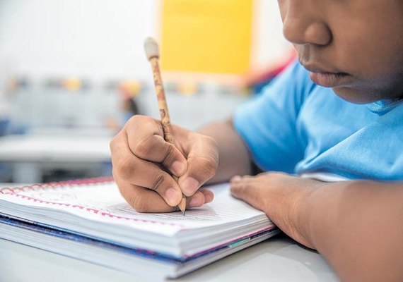 Jequiá da Praia lança concursos para estudantes da rede Municipal