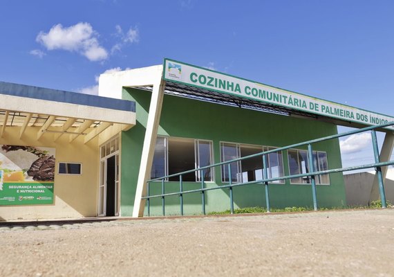 Palmeira dos Índios distribui refeições e leite a beneficiários de programas da Assistência Social